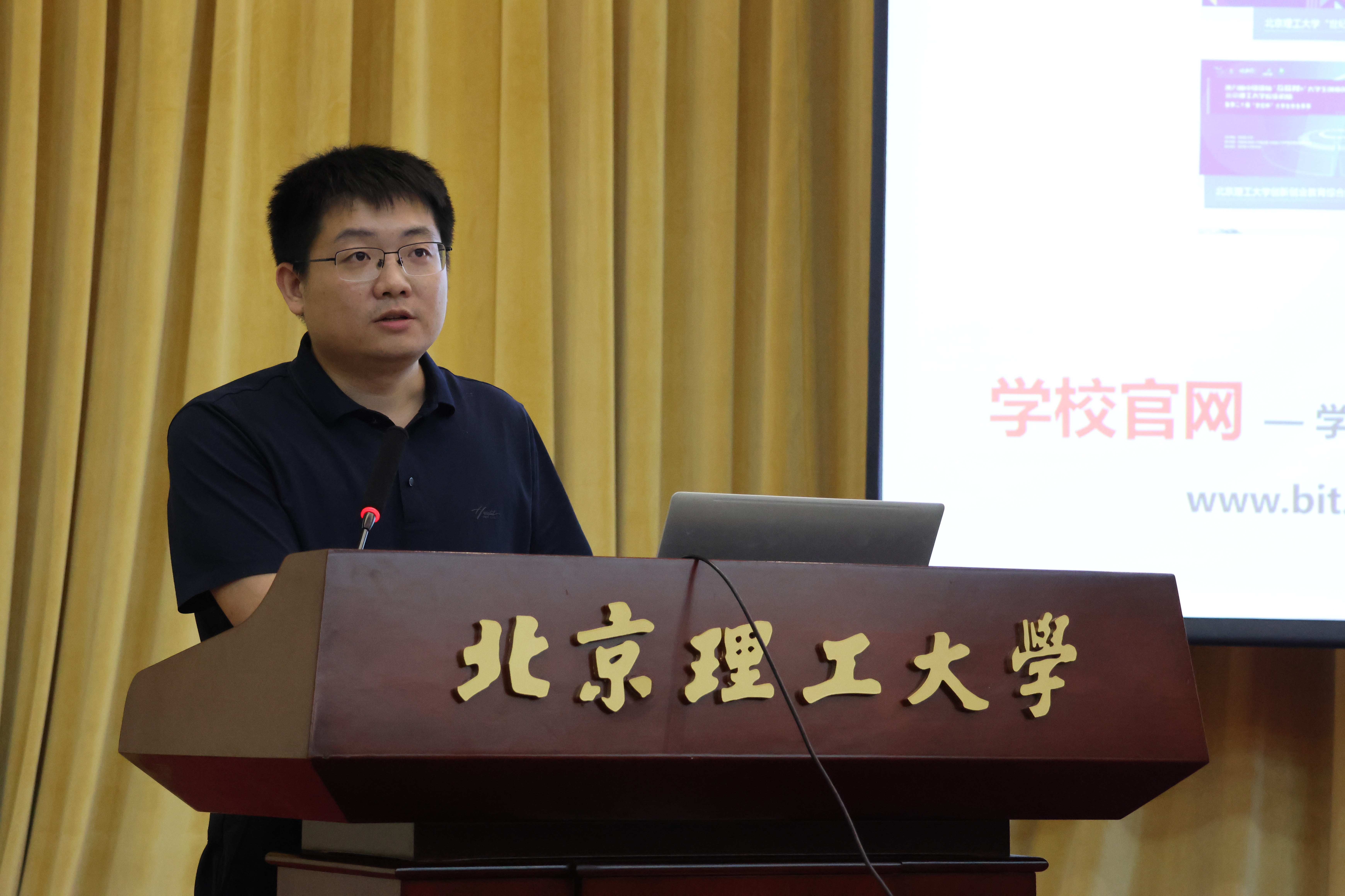 李老师海角社区
介绍.jpg